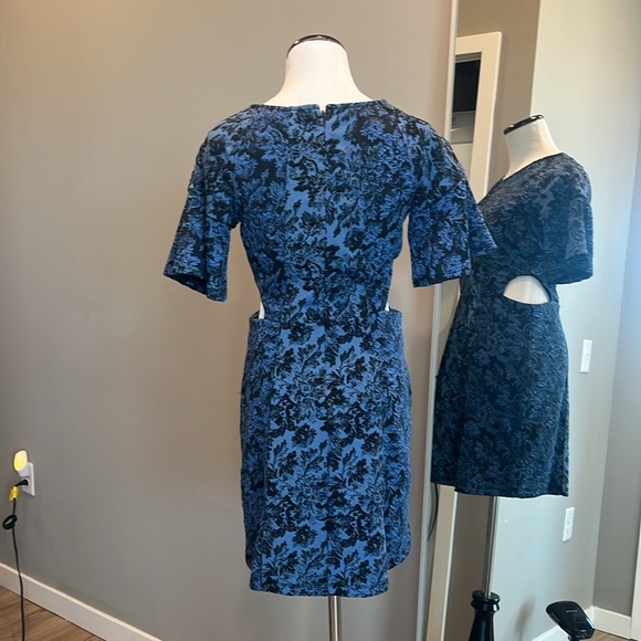 Mini dress with side cut outs.  Barely worn! - Picture 4 of 5